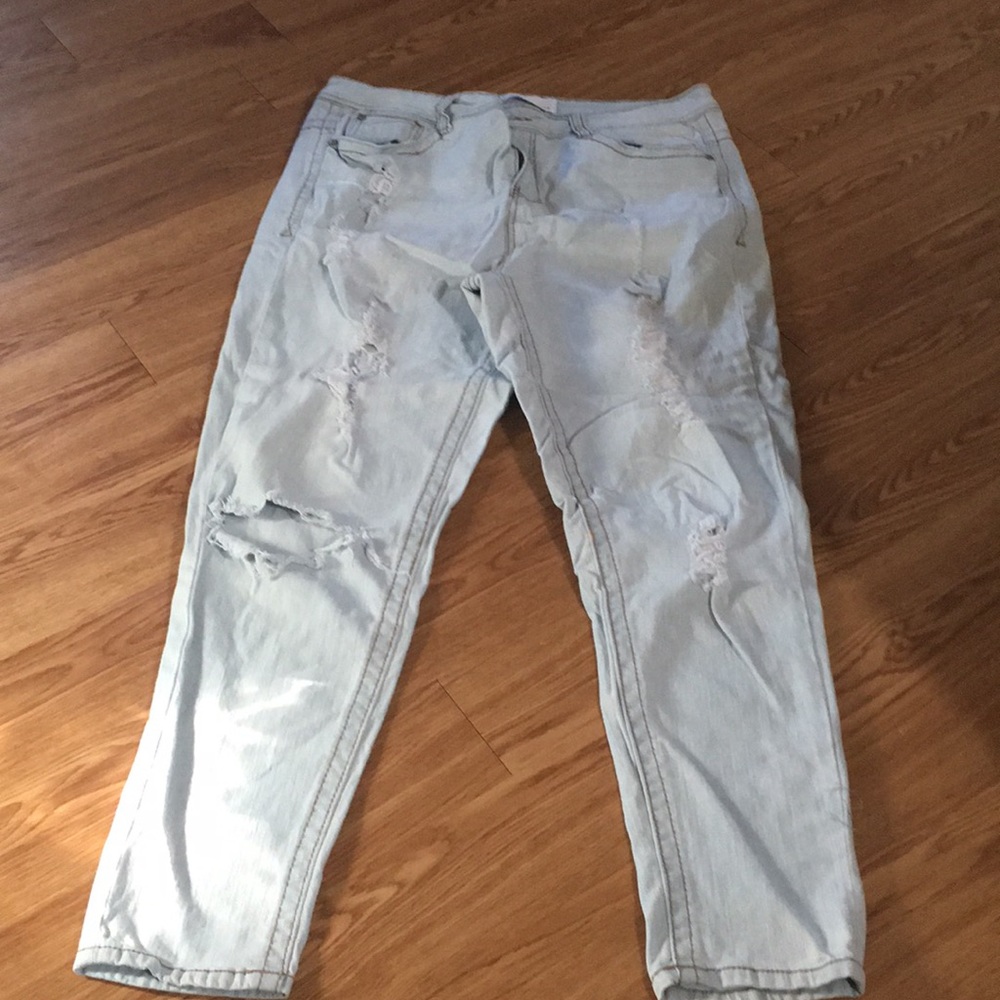 Almost Famous skinny distressed jeans size 16